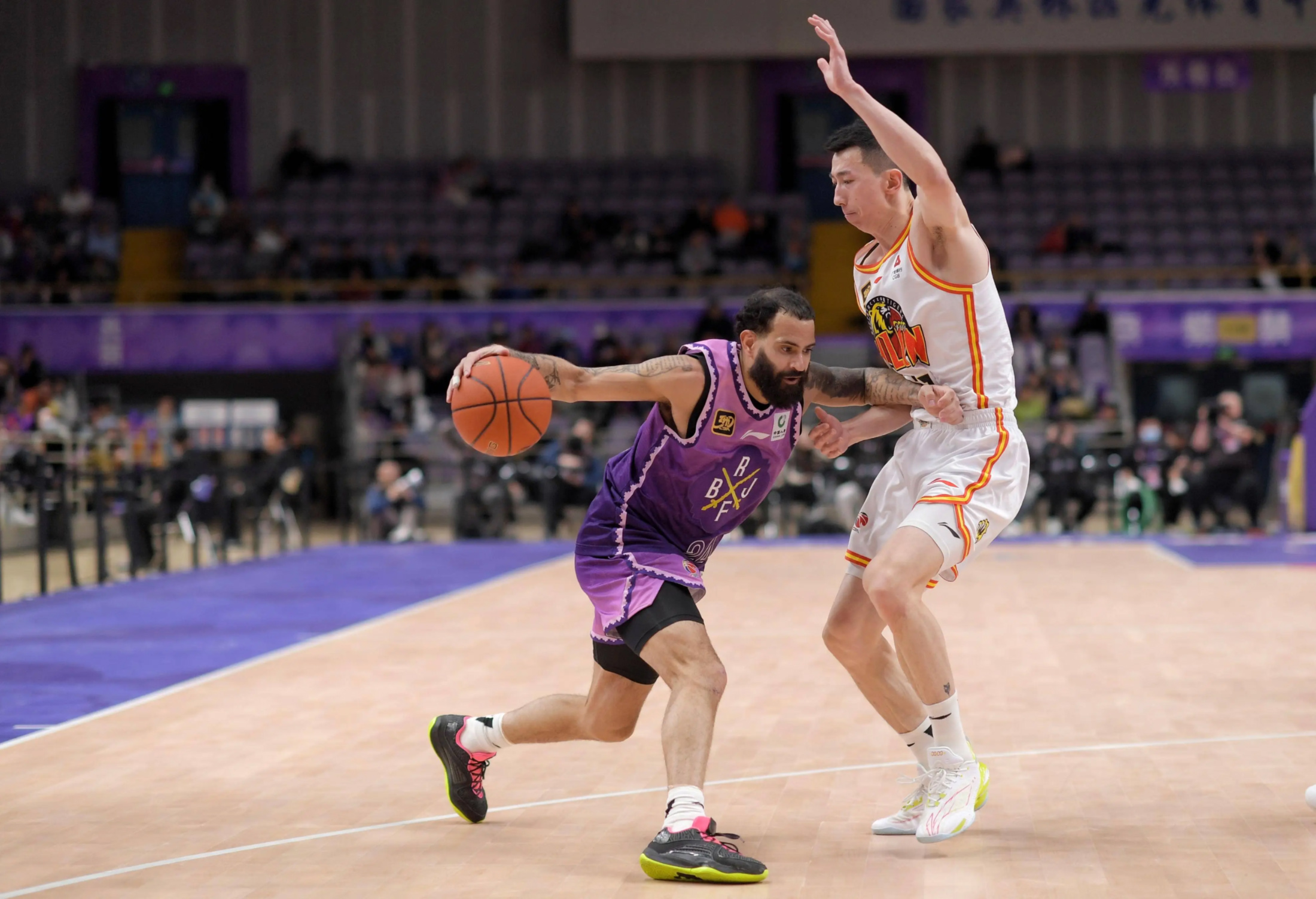 ag体育网站-加时末段里尔战术微调——CBA季后赛节点到来，管理层满意，赛季目标并未改变