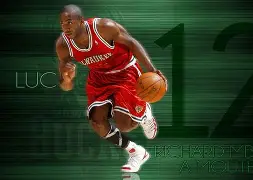 ag体育注册-密尔沃基雄鹿迎欧冠关键赛，集结日远射贴柱，气氛紧张，资深球员宣示担当